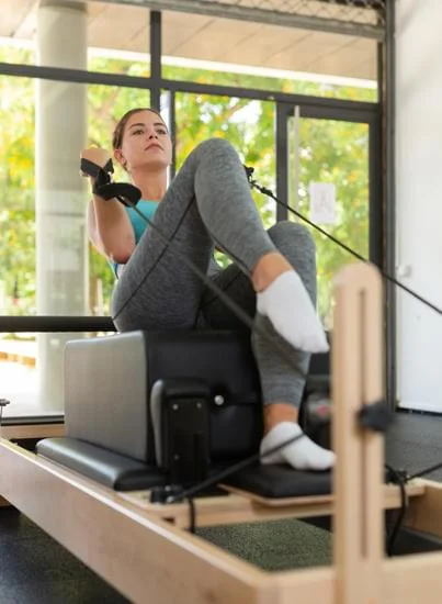 Cosa servire per aprire studio Pilates: attrezzature, formazione qualificata e un ambiente accogliente per i tuoi clienti