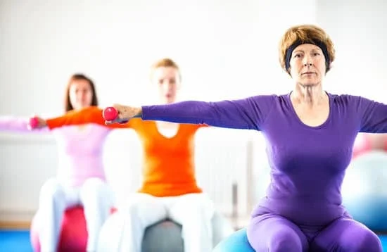 Scopri la linea di abbigliamento per pilates da Decathlon: elegante, confortevole e adatta a ogni esercizio